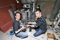 2008-02-27_05 Marco Jungmann & Maik Butterling installing the ion getter pump
