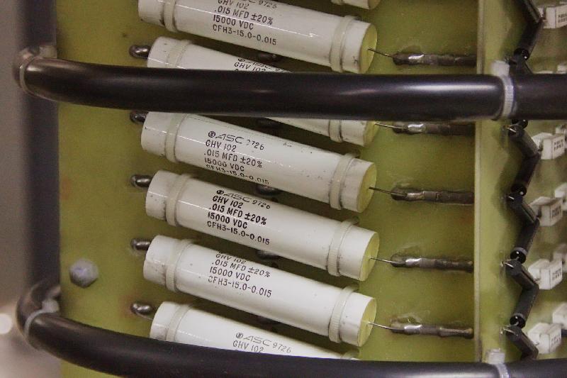 2010-11-11_06 Detail of 250 kV high voltage generator at ELBE.