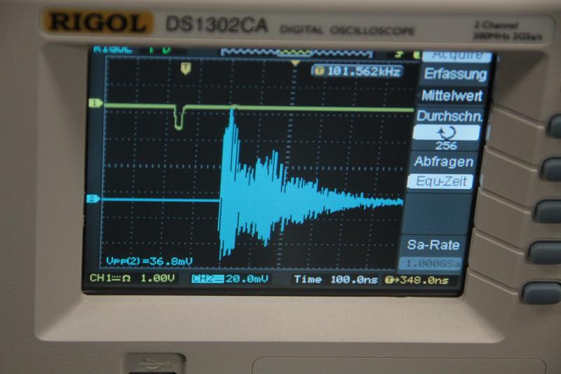 2011-06-21_02 Oscillogram of moderator pulse with +2kV bias at moderator foil. Yellow pulse: MINT pulse used for triggering.